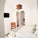 Πανσιόν Cal Day Santorini